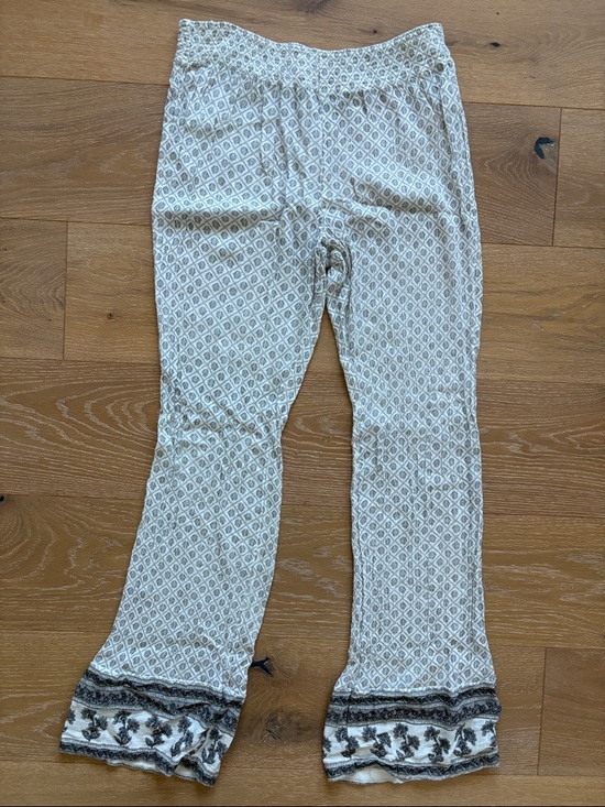Forever 21 Pants - White and Gray Wide Leg Palazzo Pants Size Large Stretch Festival Beach